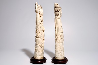 Une paire de grandes figures de p&ecirc;cheurs en ivoire sculpt&eacute;, Chine, 19/20&egrave;me